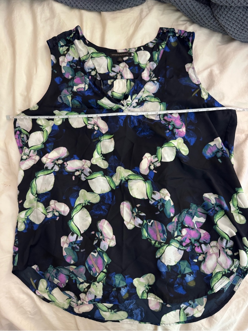 Banana Republic floral sleeveless blouse. Size xl - Picture 8 of 10